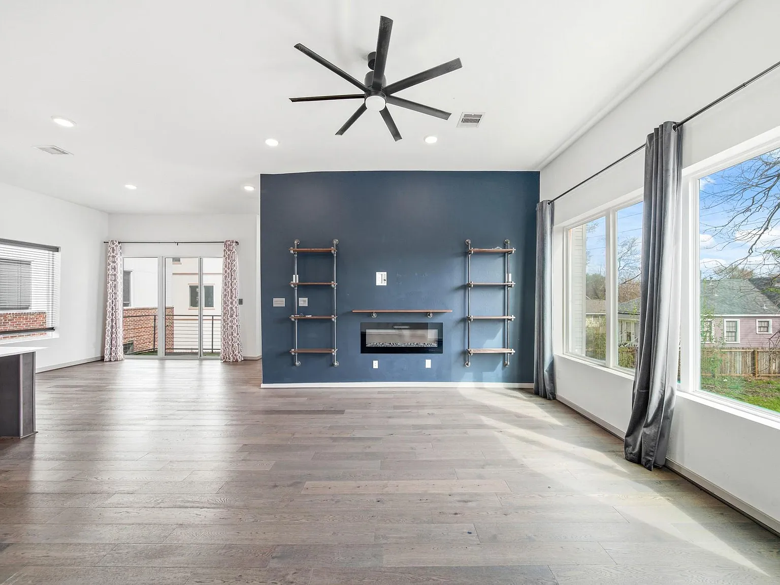 3 bed, 3.5 bath, 2077 sqft, $3,200 — Photo 3
