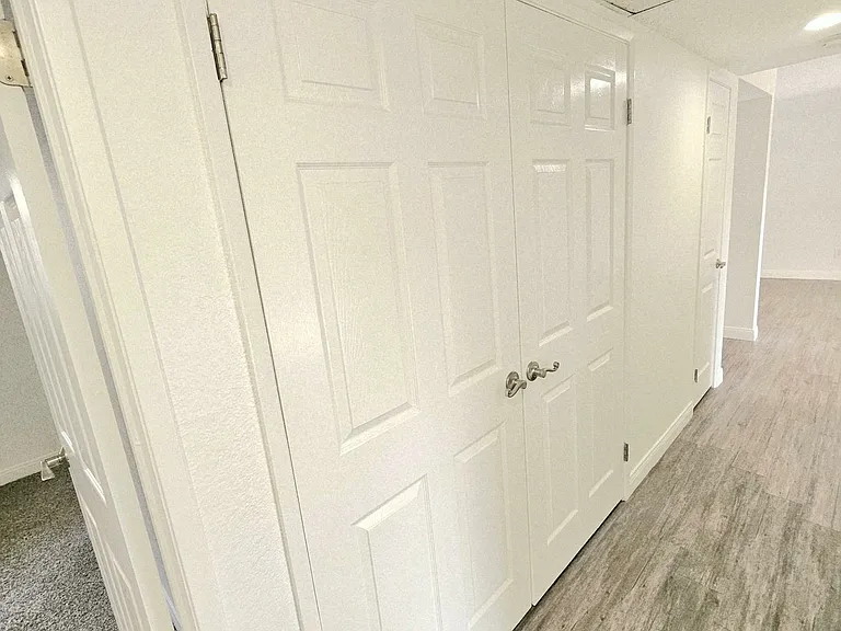 Yorktown Apartments — Photo 19