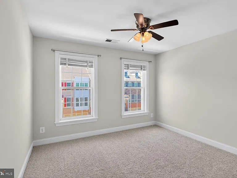 25450 Hopton House Ter — Photo 32