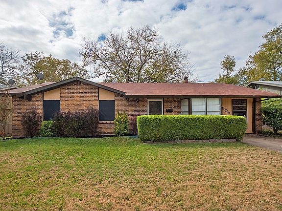 3rd image of 3909 University Dr
