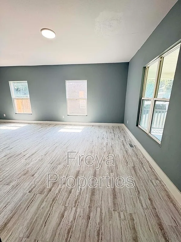 2 bed, 1.0 bath, 816 sqft, $1,300 — Photo 4