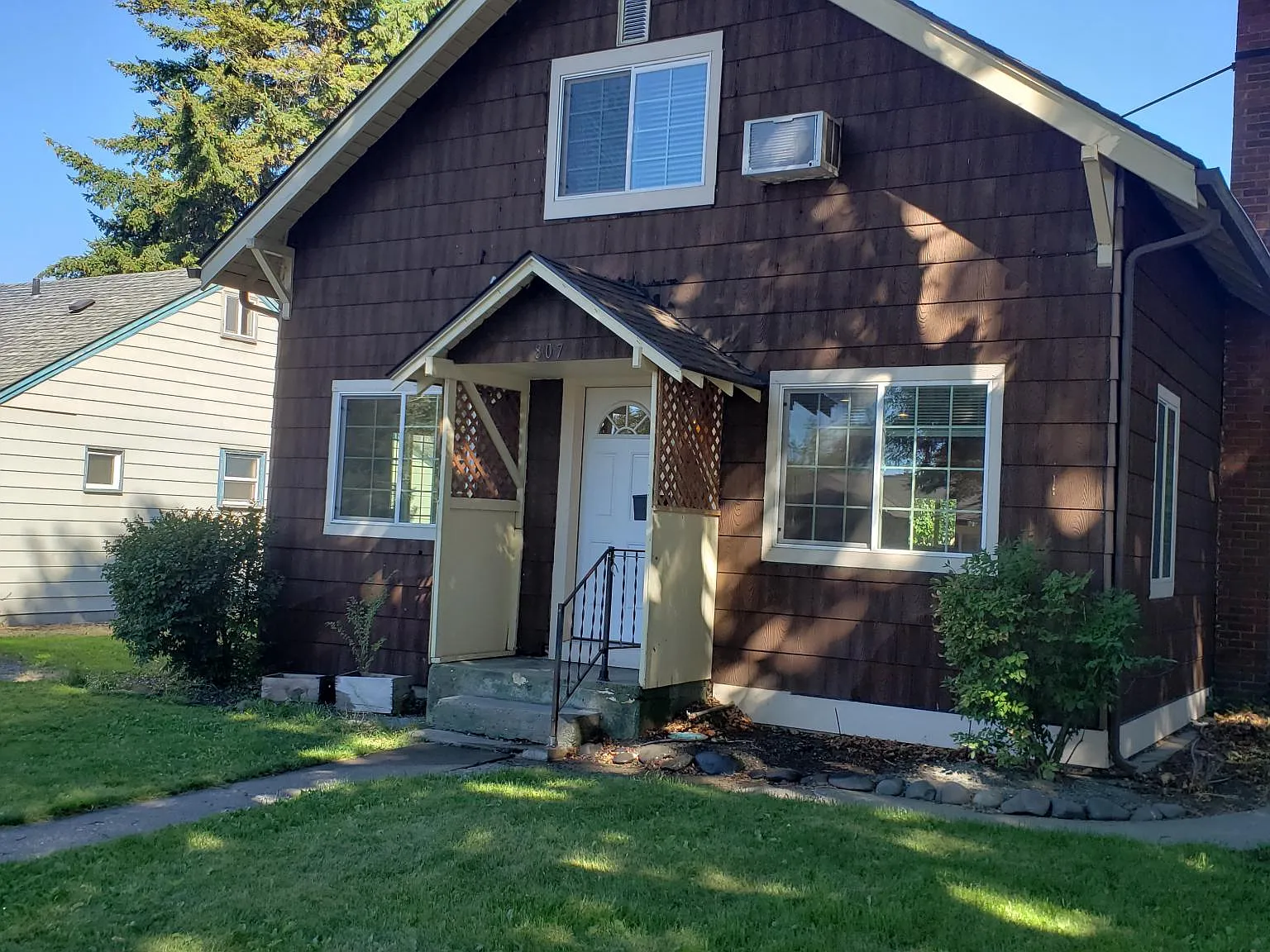807 E 5th Ave — Photo 3