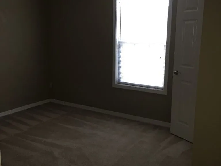 609 Bond St — Photo 11