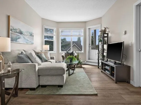 8 S Prestwick Pond Ter SE #219, Calgary, AB T2Z 4P3