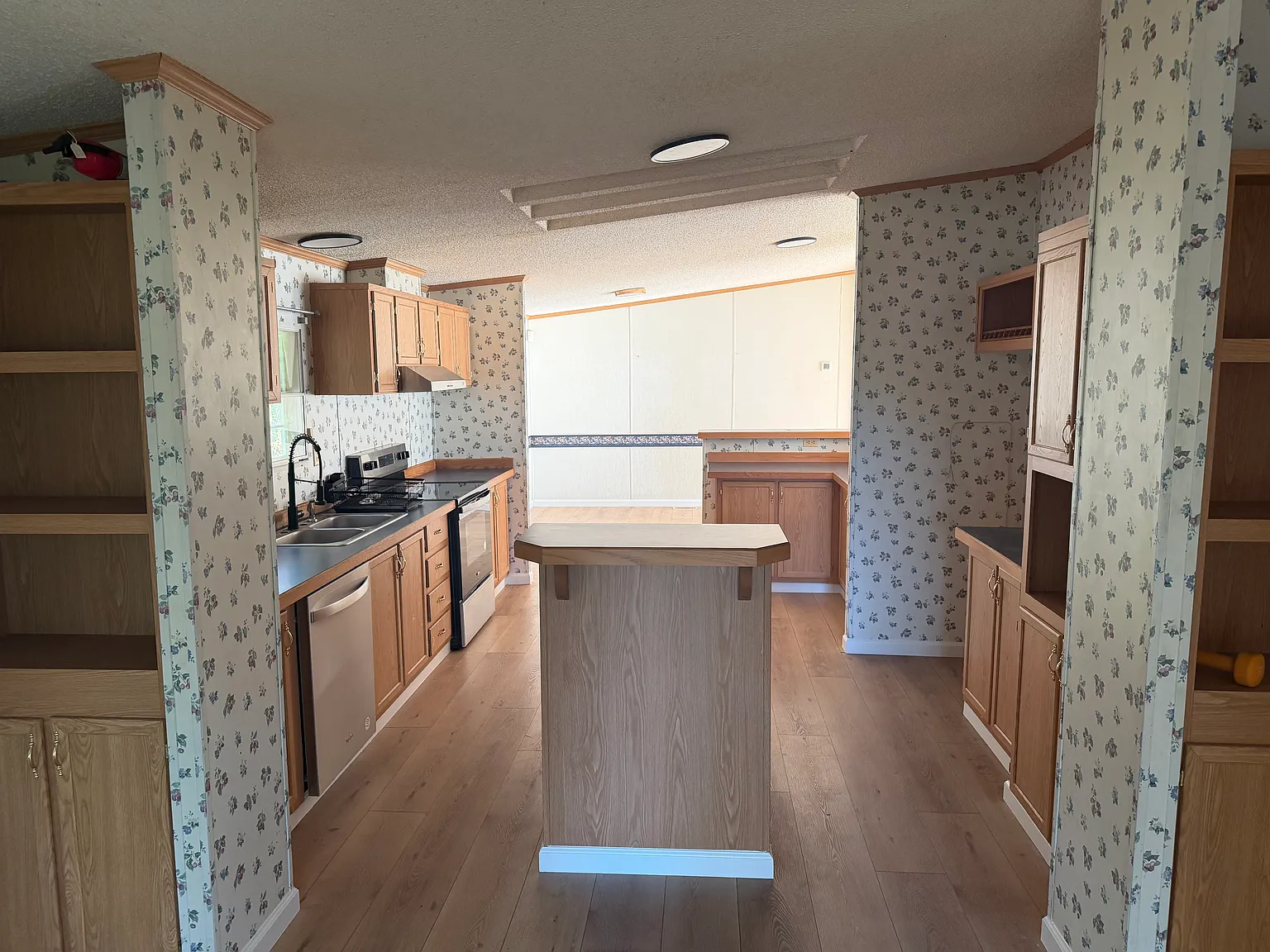 3 bed, 1501 sqft, $2,400 — Photo 3