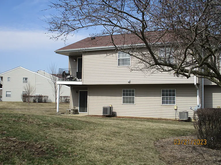 32 N Victoria Ln — Photo 25