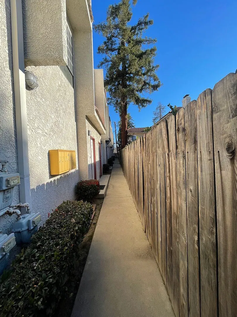 1122 N. Stoneman Ave — Photo 2