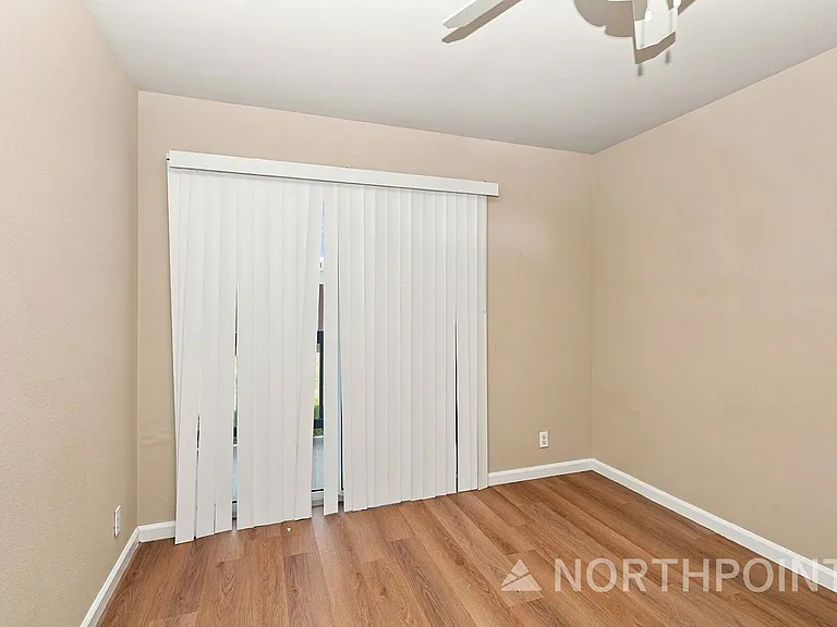 413 Lion Dr — Photo 12