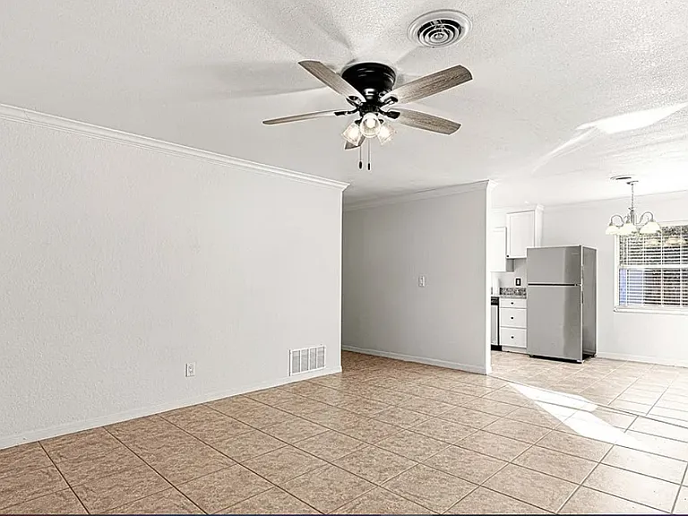 2700 SE 8th Ave — Photo 6