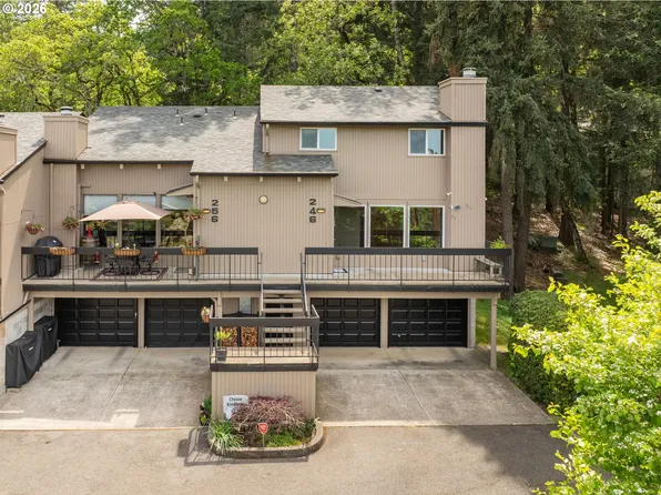 246 Woodridge Dr, Eugene, OR 97405