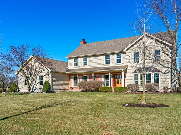 3700 Persimmon Dr, Algonquin, IL 60102