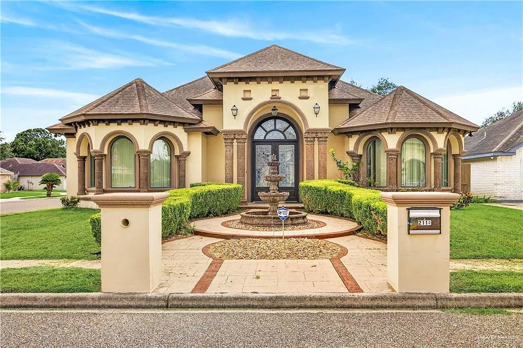 3 bed, 5.0 bath, 2361 sqft, $2,200 — Photo 1