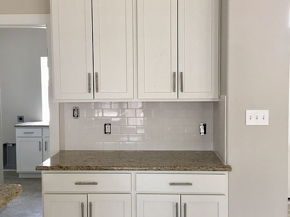 3rd image of 949 Bramling Cir