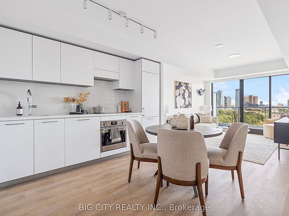 2nd image of 36 Brentcliffe Rd #811