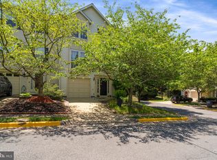 14220 Glade Spring Dr, Centreville, VA 20121