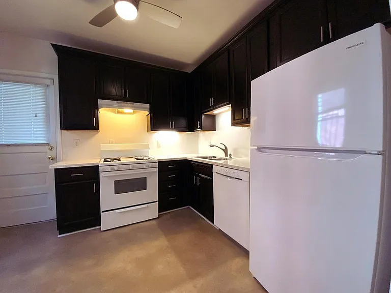 1539 Merrick St — Photo 5