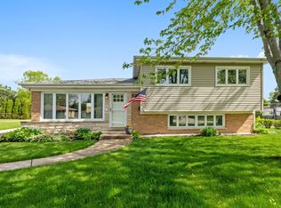 1716 W Kim Ave, Mount Prospect, IL 60056