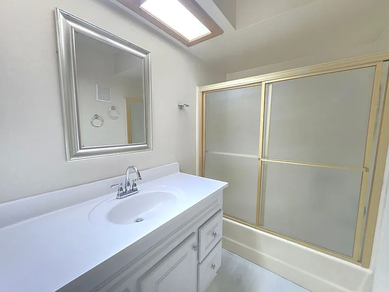 423 Tepatitlan Ct — Photo 10