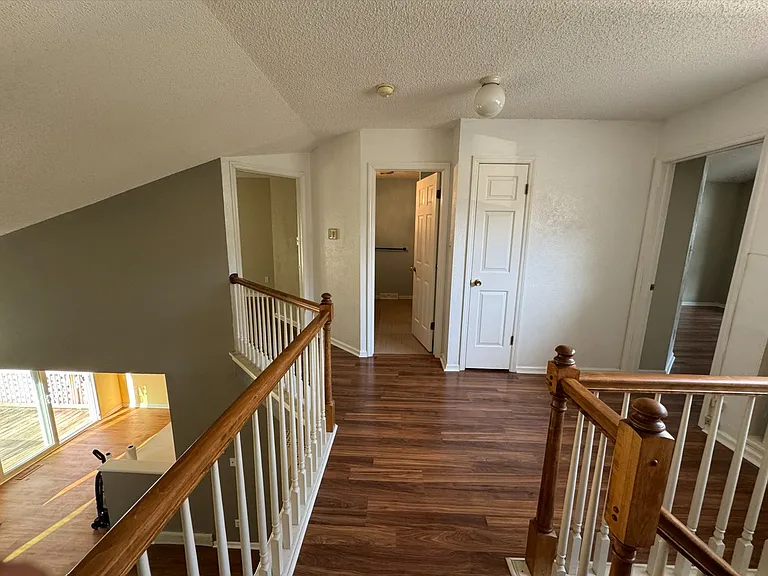 525 Highwood Cir — Photo 19