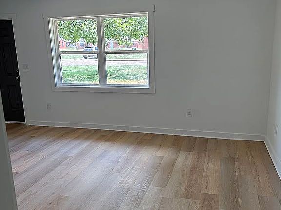 5th image of 1000 Snowden Dr