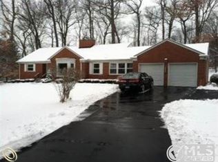 710 Oakleigh Dr, Bloomfield Hills, MI 48302