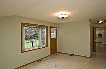 3rd image of 1001 NE Hawthorne Ave