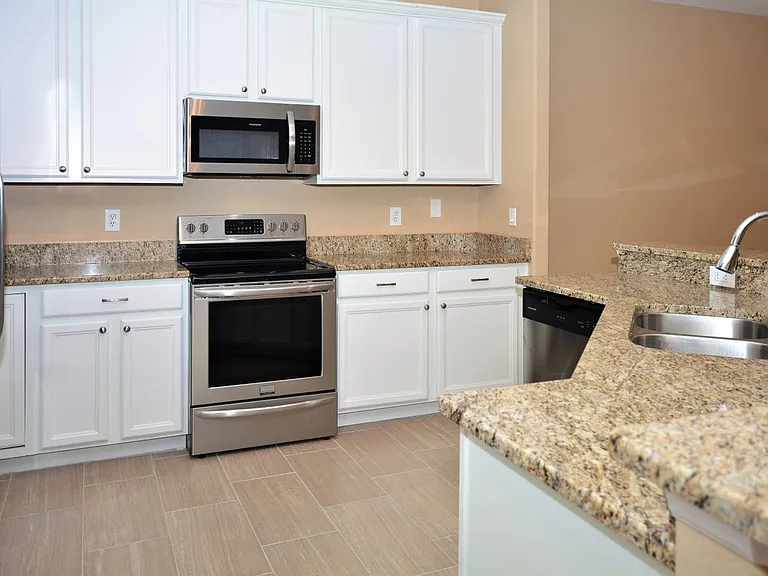 10747 Masters Dr — Photo 5
