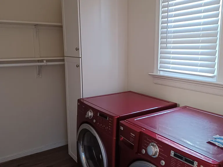 210 N Cedar Ave — Photo 10