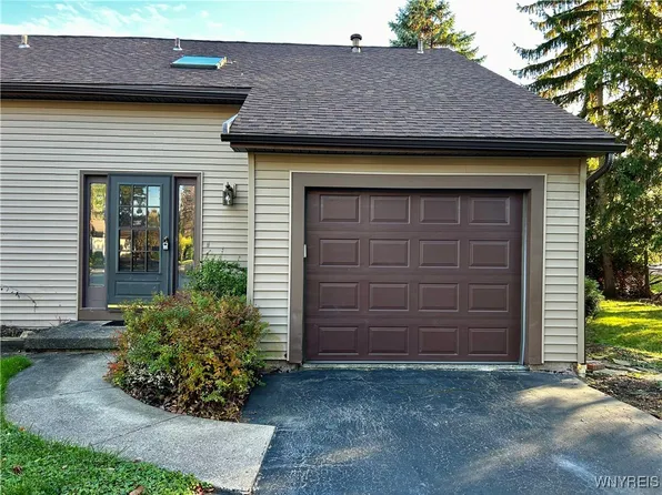 767 Robin Rd, Buffalo, NY 14228