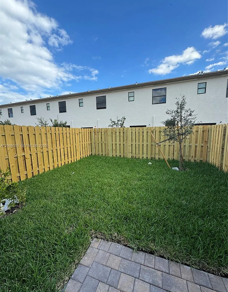 3 bed, 1668 sqft, $2,650 — Photo 4