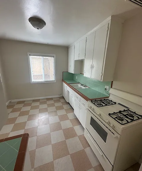 4664 Hamilton St #4664.5 — Photo 8