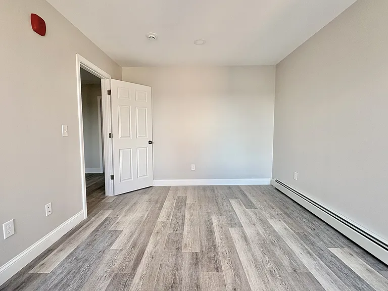 48 Knox St #4 — Photo 7