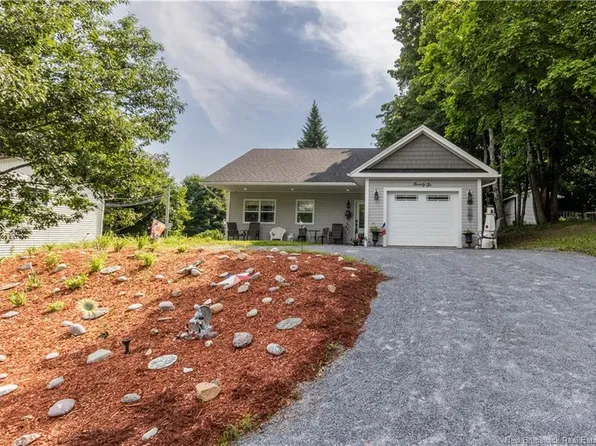 76 Pleasant Ave, Sussex, NB E4E 1X7