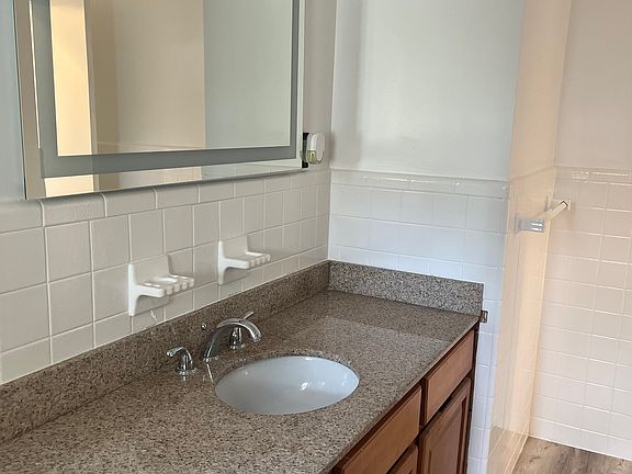 5th image of 139 Sanford Ave #2