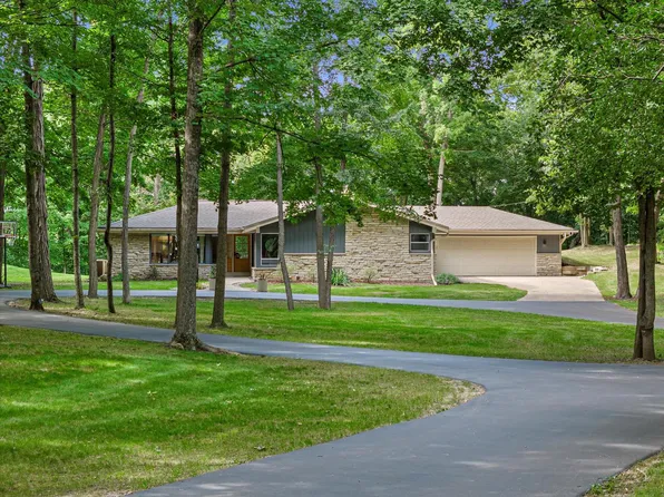 391 Wildwood RIDGE, Colgate, WI 53017