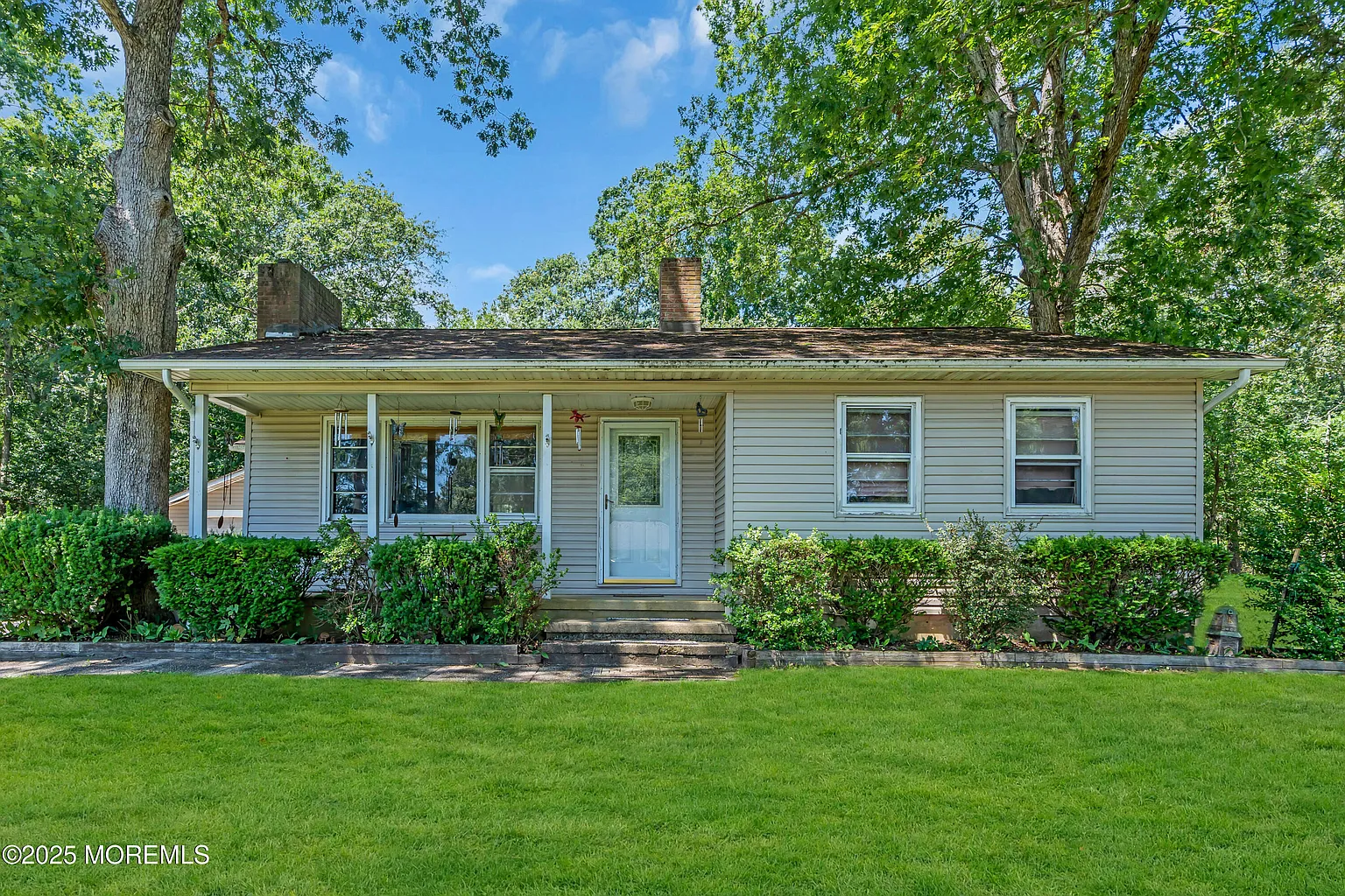 49 Raymond Avenue photo 1
