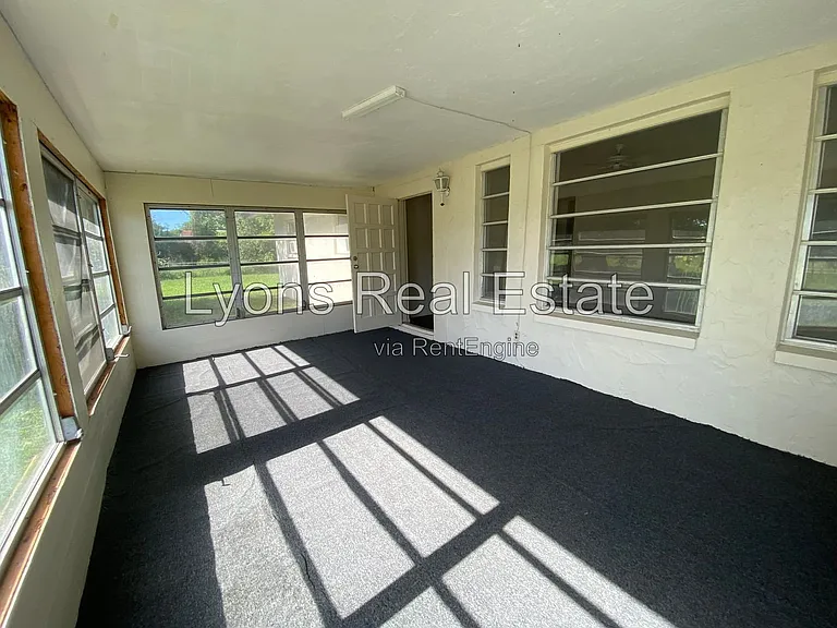 7906 Suncoast Dr — Photo 19