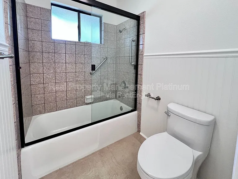 9193 N Fowler Ave — Photo 18