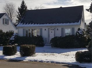 20 Hopedale Dr, West Warwick, RI 02893