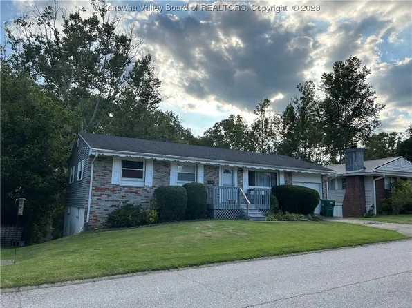 413 Circle Dr, Hurricane, WV 25526