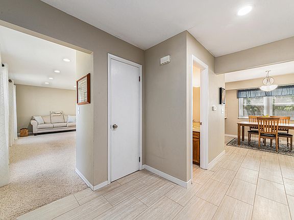 4th image of 172 Lantern Dr NW