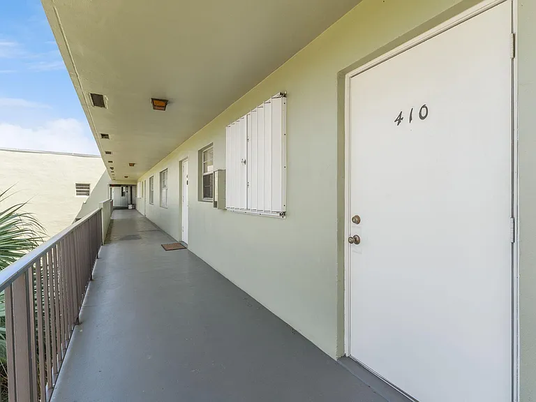 1638 Embassy Dr #410 — Photo 15