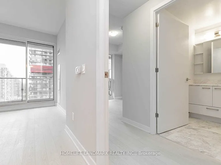 2221 Yonge St #2510 — Photo 12