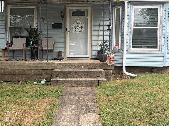 2nd image of 1821 Elm St