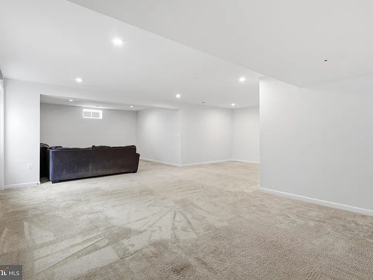 10302 Spotswood Dr — Photo 36