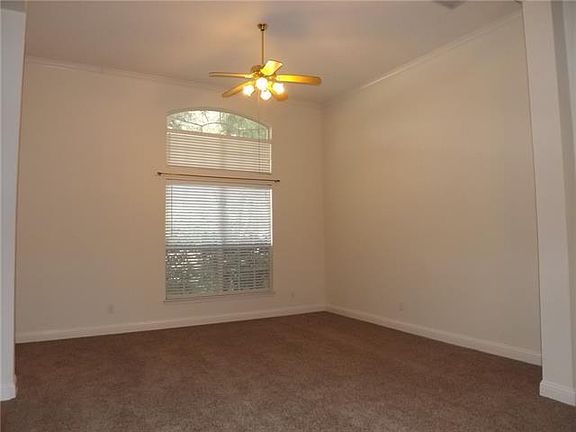 4th image of 611 Herefordshire Ln
