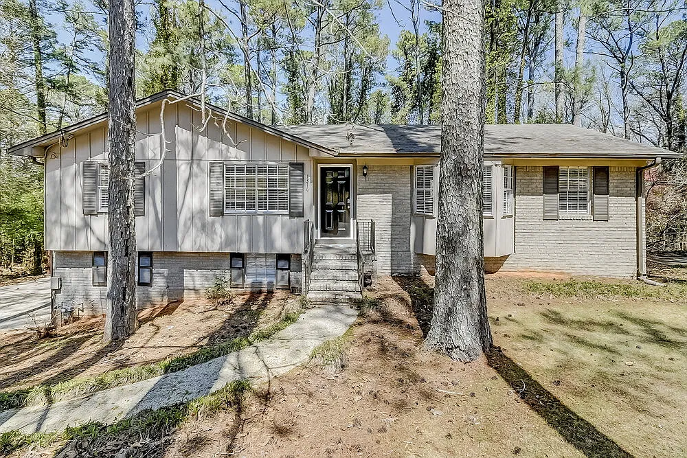 3 bed, 2.0 bath, 1403 sqft, $1,565 — Photo 1