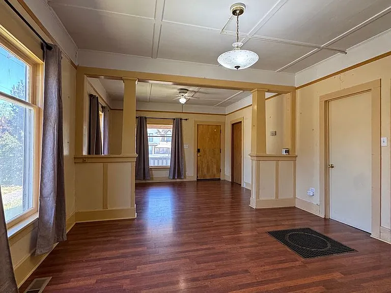 509 N Cle Elum St — Photo 5