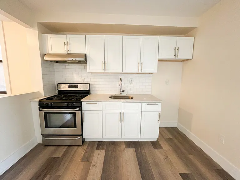 358-360 S Orange Ave #2R — Photo 6