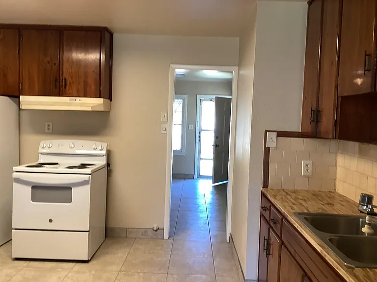 3118 Grant St — Photo 5